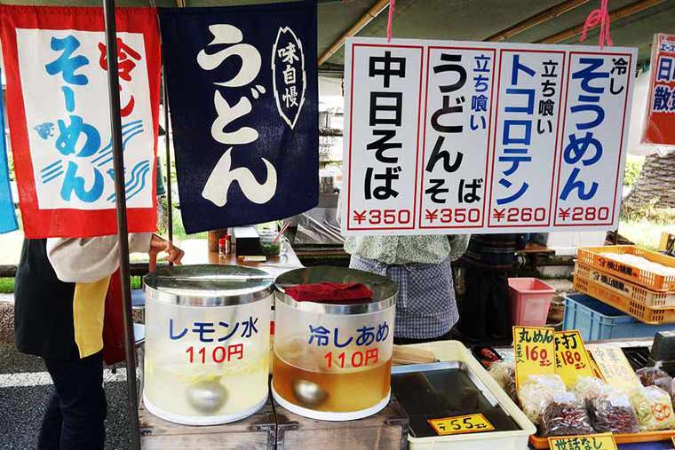 高知名物の「日曜市」