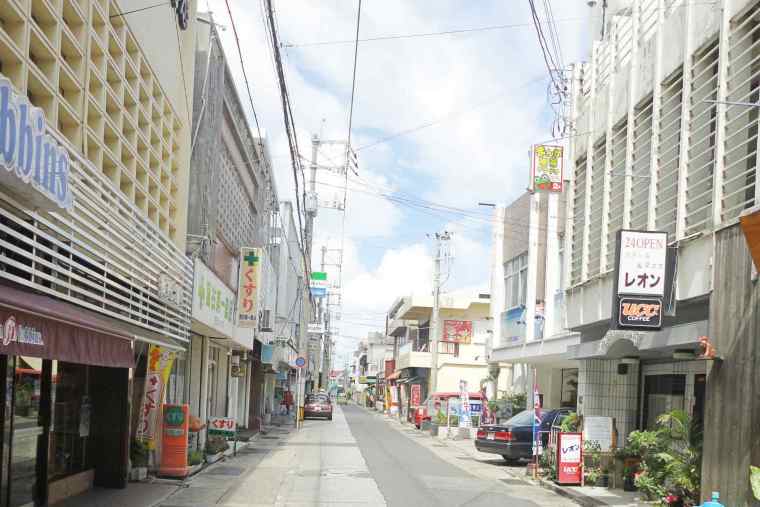 宮古島の西里大通り