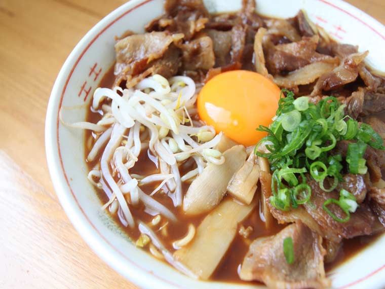 開店から閉店まで混み合う人気店!春陽軒