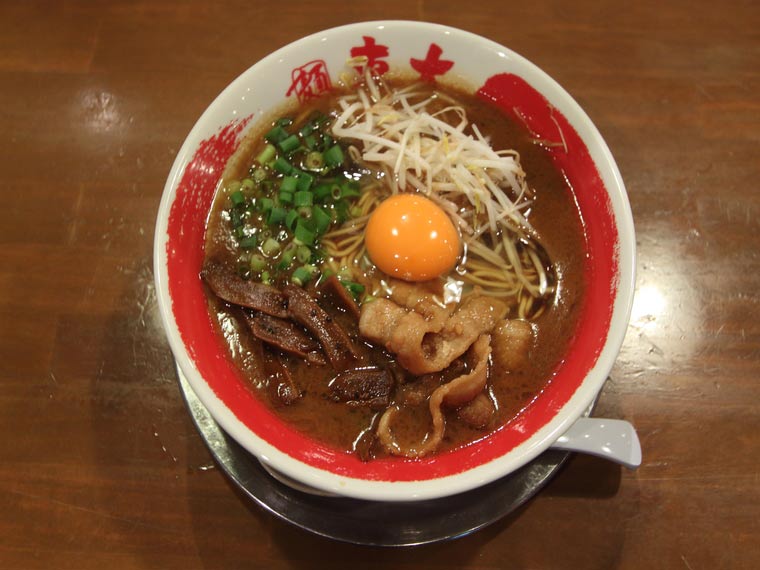 無料生卵で味変を楽しめる!東大
