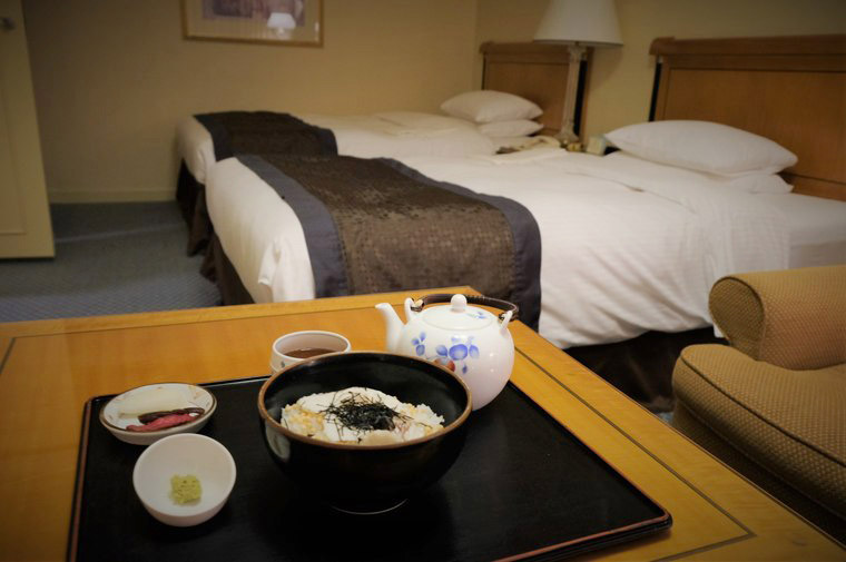 リーガロイヤルホテルのルームサービス 真鯛のだし茶漬け