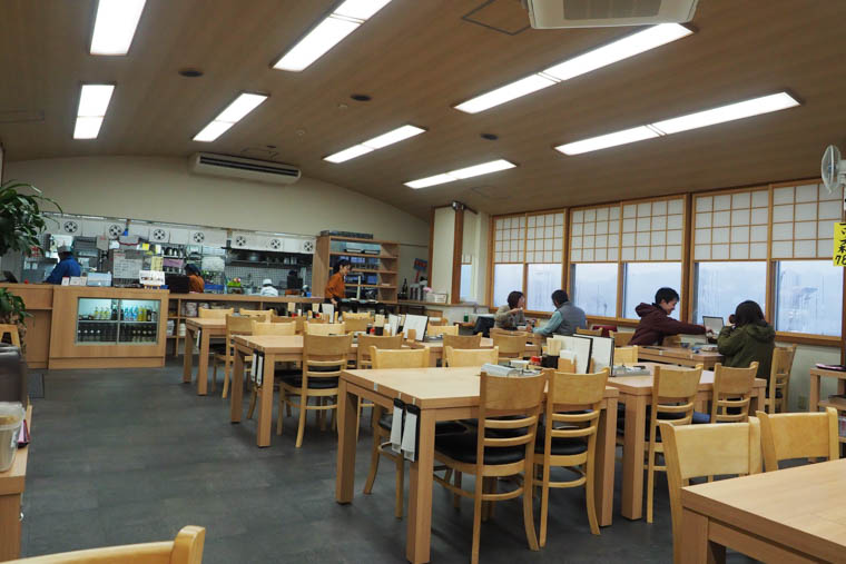 氷見漁港の魚市場食堂