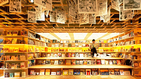 本に囲まれて眠れる空間「BOOK AND BED TOKYO」で読書ステイ