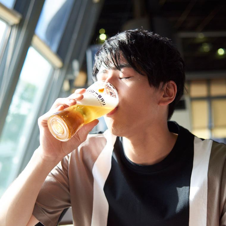 ゴク、ゴク、ゴク、うまい!できたてのビールはやっぱ違う!