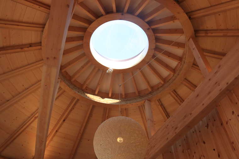 星のコクーンの寝室の天井に付いた天窓
