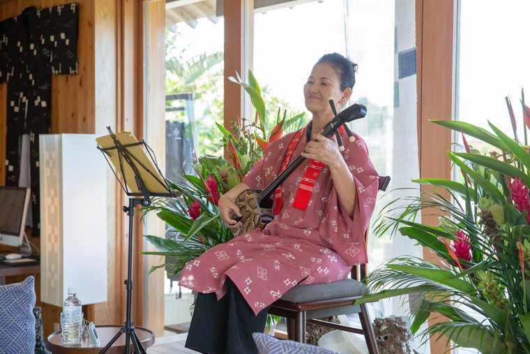 三線の演奏