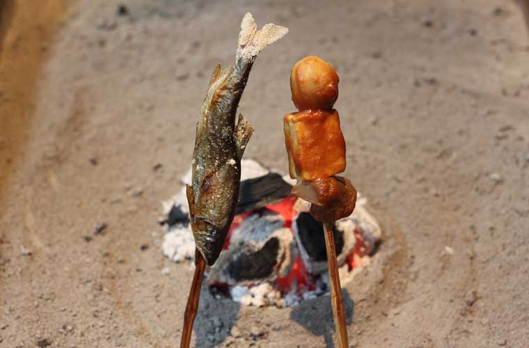 ホテルかずら橋 料理(鮎の串焼きとでこまわし)