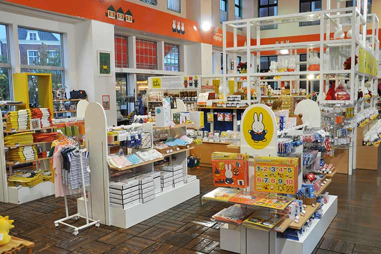 ミッフィーグッズで溢れる店内