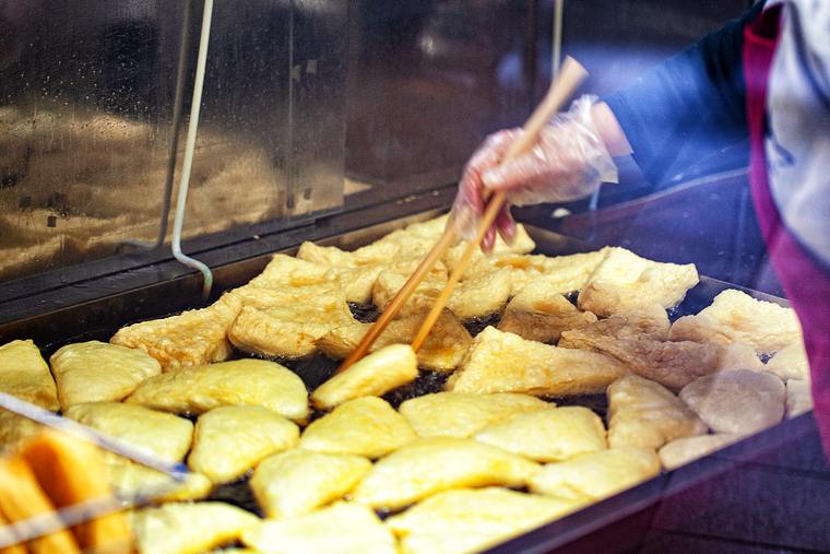 「三角定義あぶらあげ」「定義とうふ店」調理