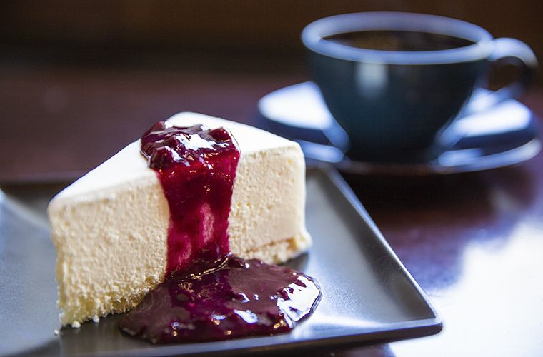 「Sweets cafe & Bar LOUNGE」のレア・チーズケーキ