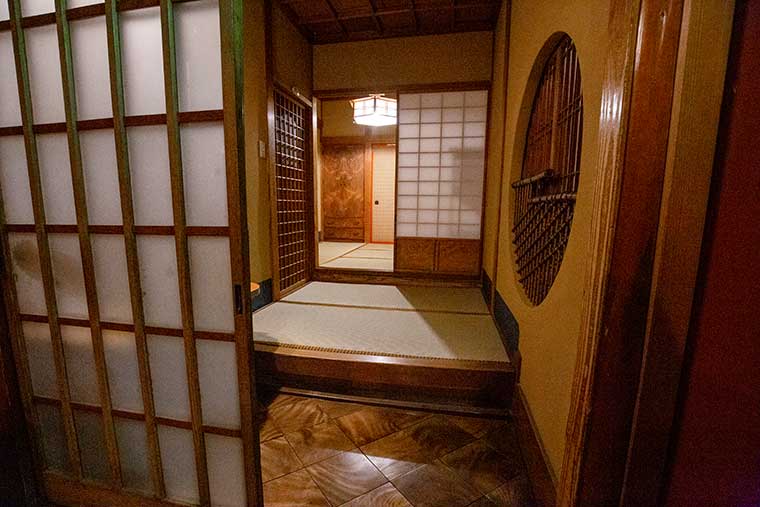 金具屋 入口