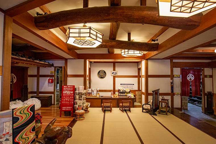 金具屋 フロント
