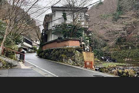 川床を楽しめる店舗が並んでいました