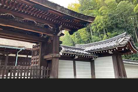 皇室の紋がいろんなところに、実はこの壁も