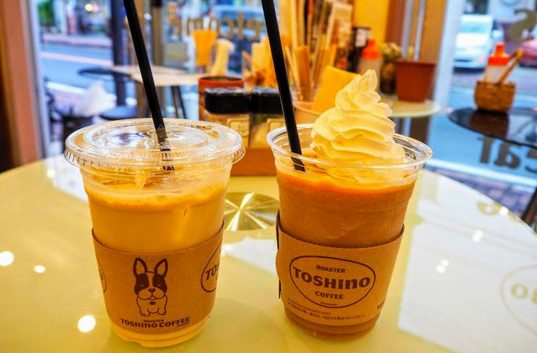 TOSHINO COFFEEの「コーヒー牛乳とコーヒースムージー」