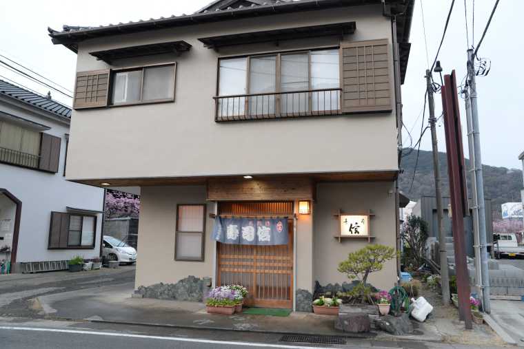 地魚を味わえるお寿司「すし信」