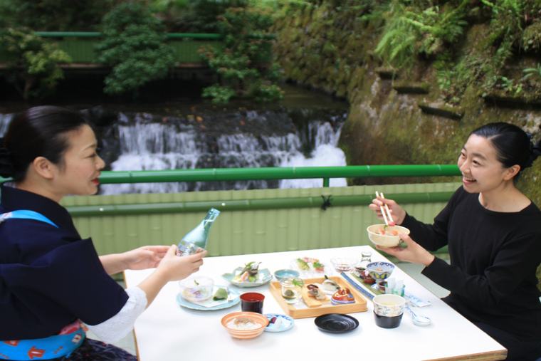 京貴船ひろやの川床で食事