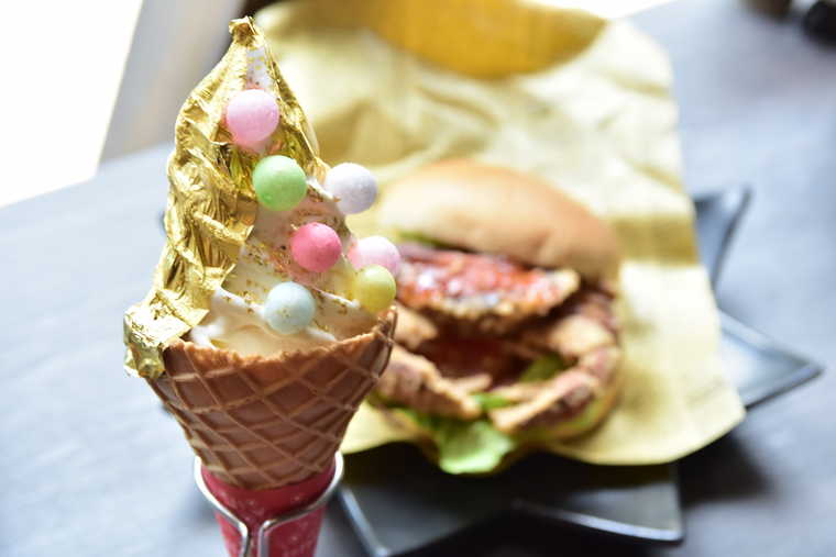 金シャチ横丁 vegetable cafe & seafood bar saienの金シャチ横丁ソフト