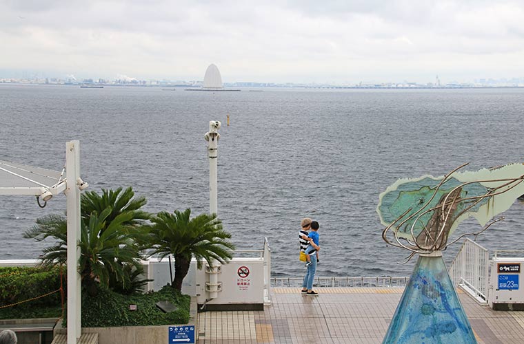 海ほたるから東京を望む