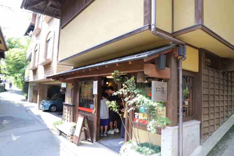 黒川温泉 「パティスリー麓(ろく)」
