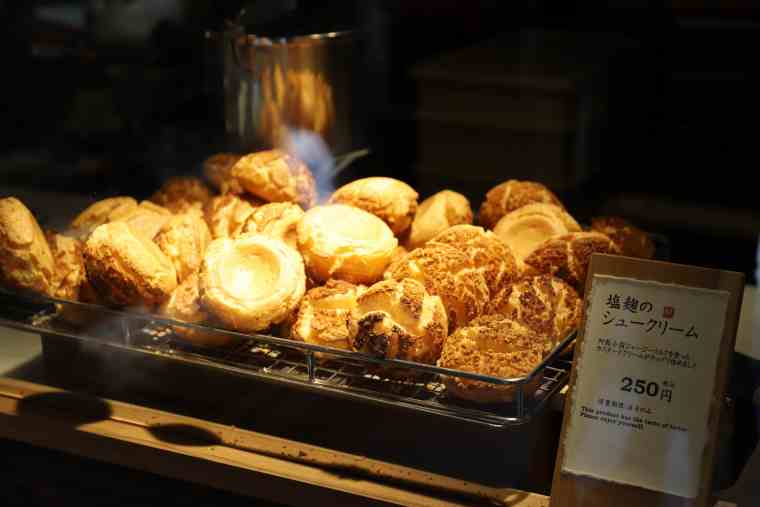 黒川温泉 「塩麹のシュークリーム」