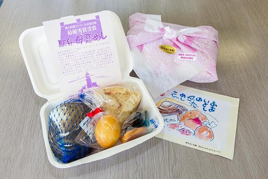 北海道 道の駅「みたら室蘭」ホッキ貝を使った「母恋飯」(ぼこいめし)