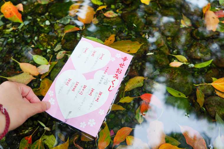 秩父神社 おみくじ 水占い