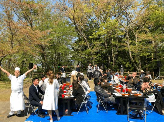 青空の下開催したワイン会は大盛況!