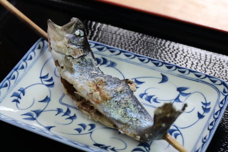東京 奥多摩 日原渓流釣場 マスの塩焼き
