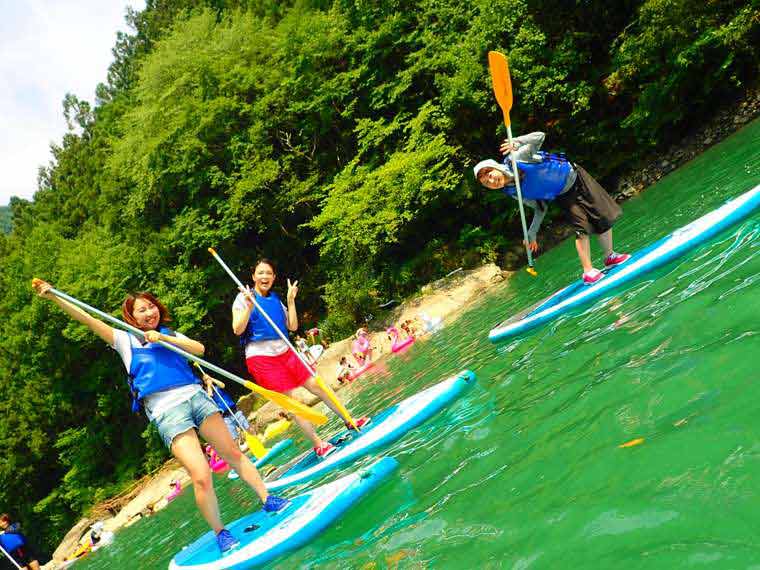 夏は奥多摩 日原鍾乳洞で日帰りツアー 東京都で探検を楽しもう 楽天トラベル