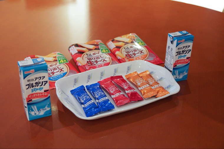 明治なるほどファクトリー十勝 試食のチーズ