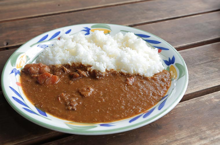 上品な甘さとコクがある「六甲山のやまみつカレー」