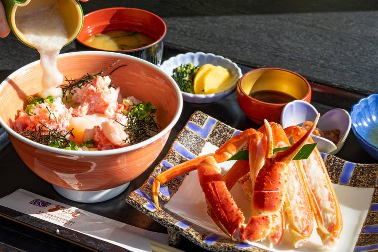 「お食事処 弓ヶ浜」の茹でがに付きかにトロ丼