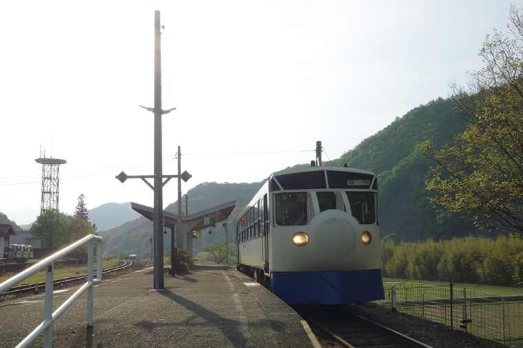 JR江川崎駅のホビートレイン