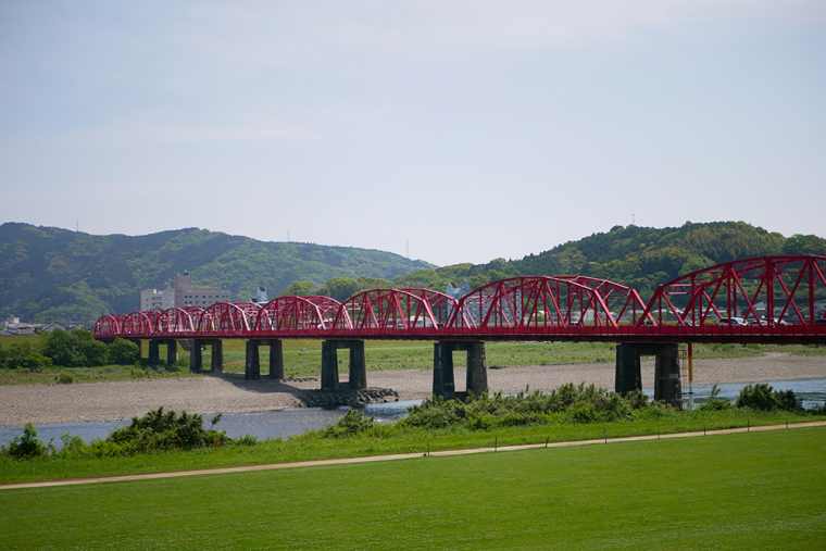 四万十川にかかる赤鉄橋