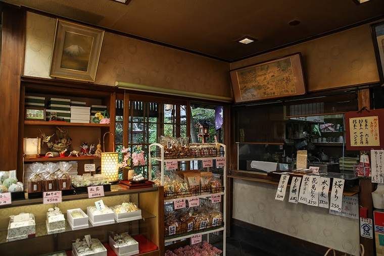 加茂みたらし茶屋の内観