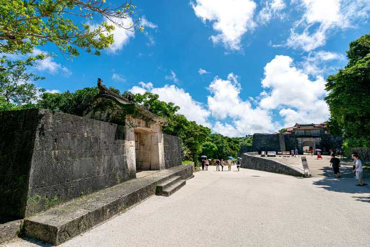 首里城 園比屋武御嶽石門