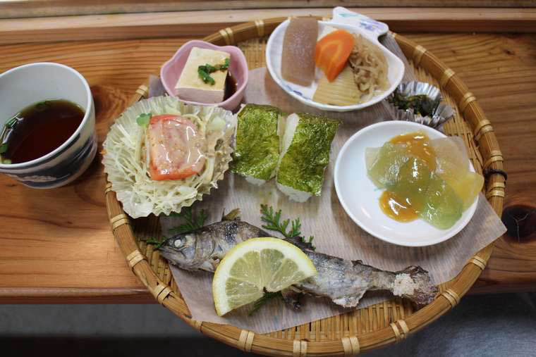 「千穂の家」一番人気の「高千穂峡定食」(1,500円)