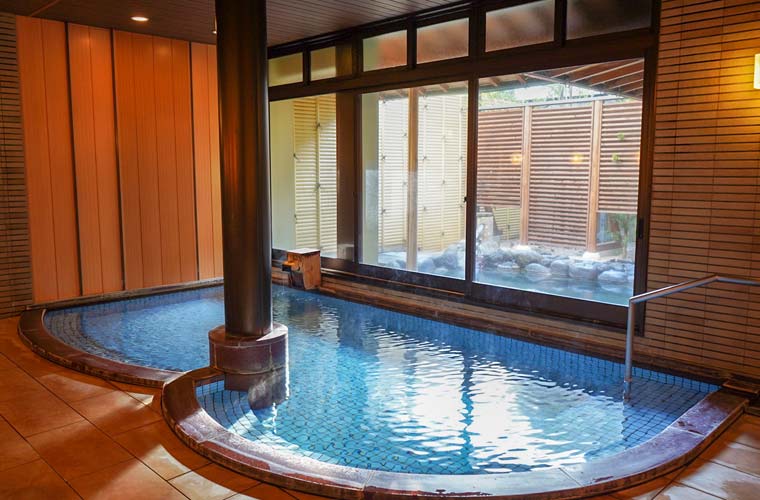 源泉かけ流しが自慢「湯陣 千代の湯」