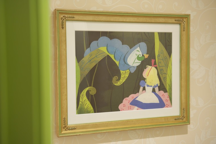 東京ディズニーランドホテル「ディズニーふしぎの国のアリスルーム」絵