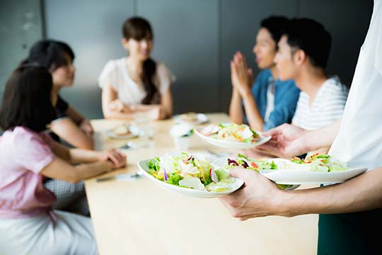 みんなでワイワイ!朝食で翌日も元気いっぱい♪