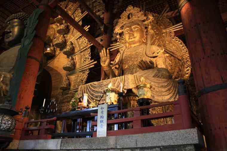 東大寺 大仏殿の如意輪観音坐像