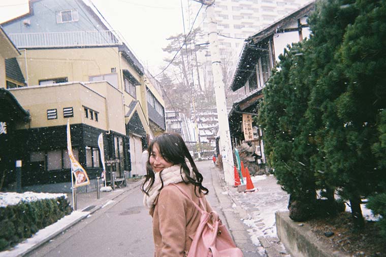 竹内彩花さん 草津温泉旅行 写ルンです