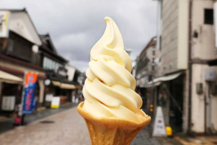輪島朝市 柚餅子総本家 中浦屋 わいち本店 ゆずぐるとソフトクリーム