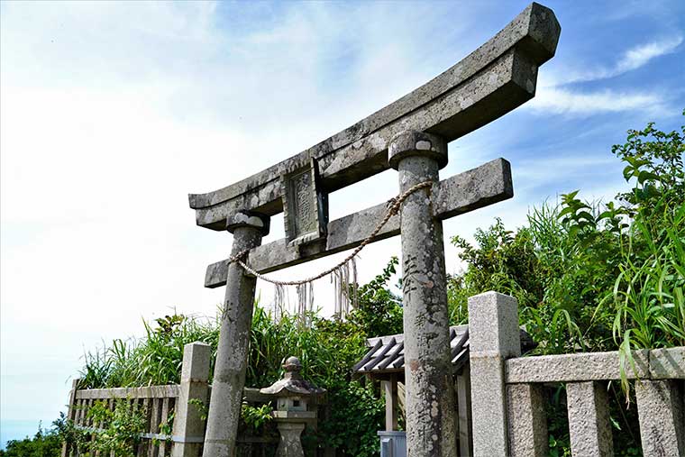 彌彦神社 御神廟