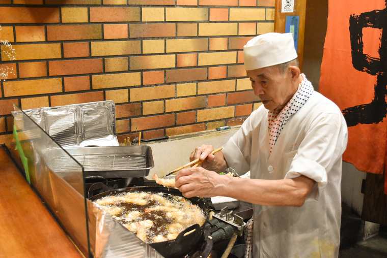三笑亭店主の酒井邦彦さん