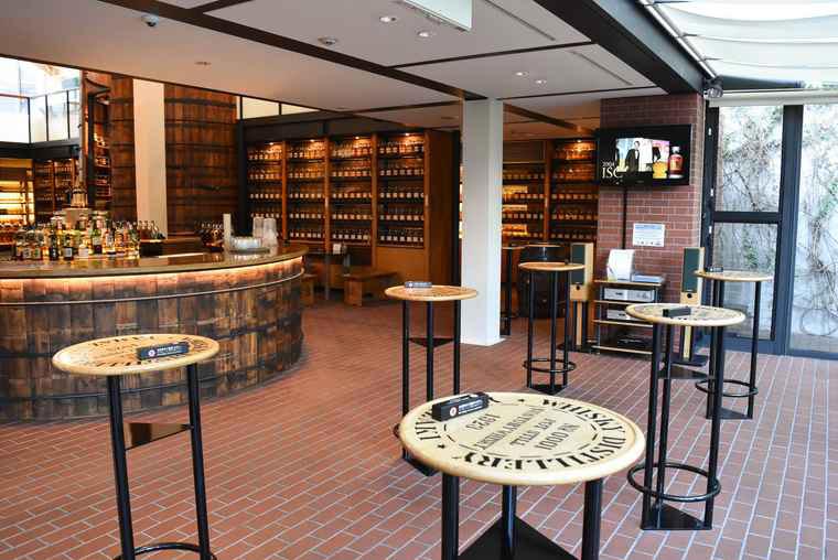山崎ウイスキー館のテイスティングコーナー