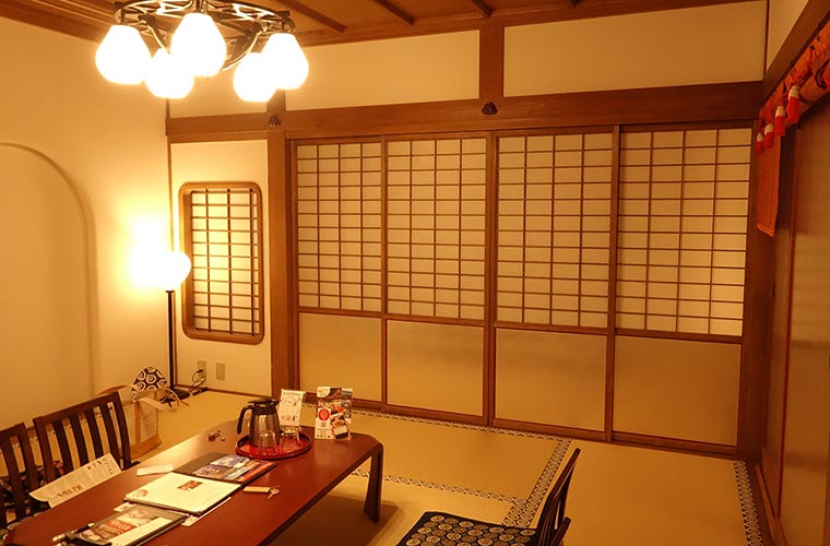 本館の皇室専用浴室を再現した飛鳥乃湯泉の特別浴室