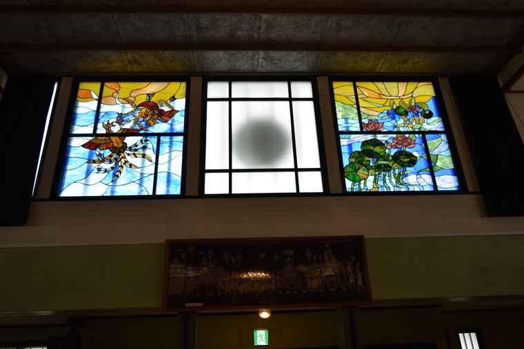 湯の川温泉 湯川寺 本堂のステンドグラス