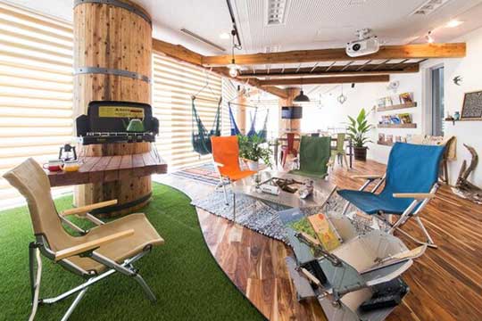 365BASE outdoor hostel